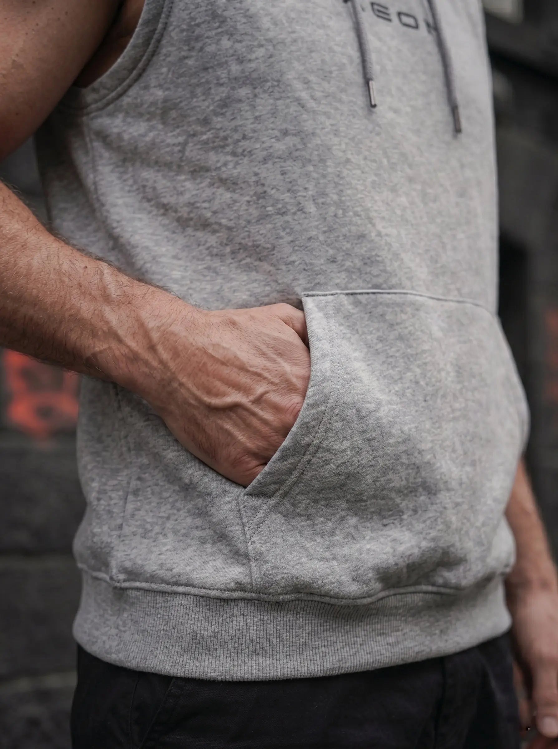 Leon Printed Sleeveless Pullover Hoodie LEON